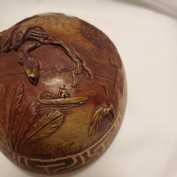 Bug Bear Carved Half Coconut Shell Scoop Signed Jesus' Snake Fisherman Art - Picture 15 of 15